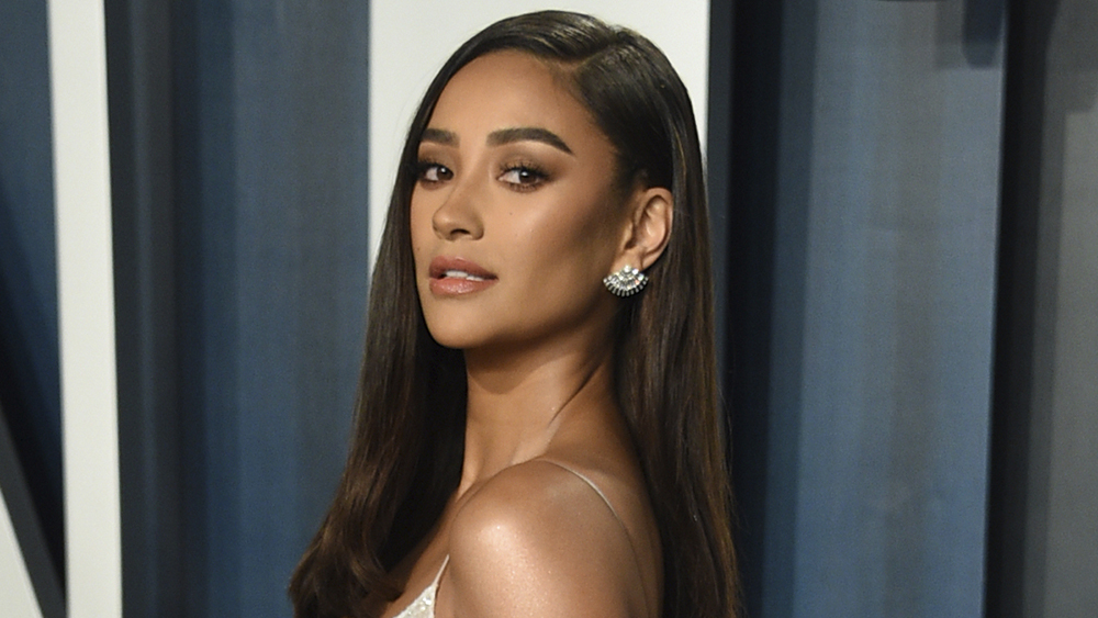 Shay Mitchell - Ita Bag World