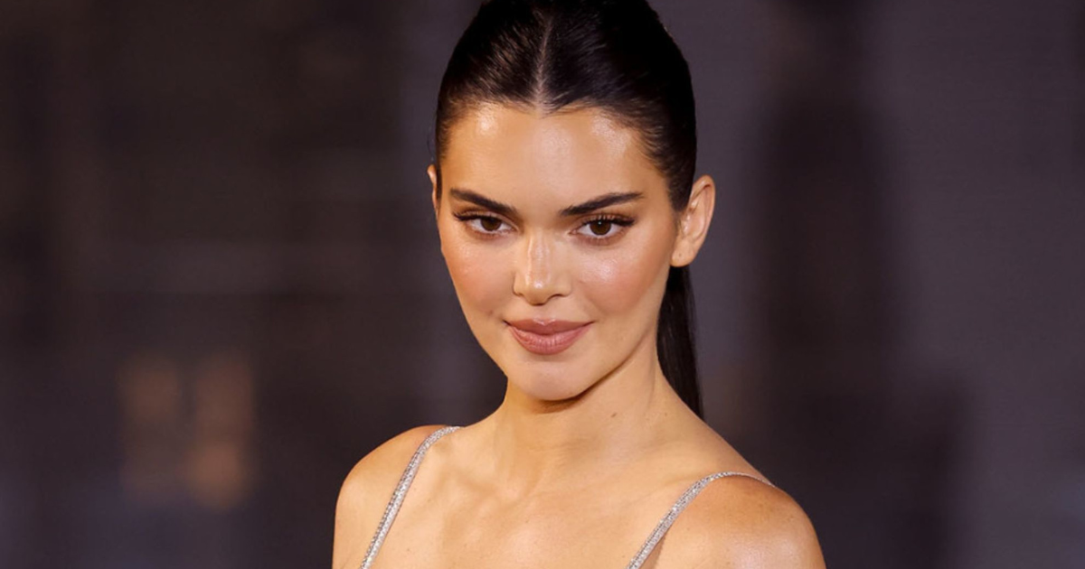 Kendall Jenner Store: Shop the Iconic Model's Fashion Picks 2 - Ita Bag World fb - Ita Bag World