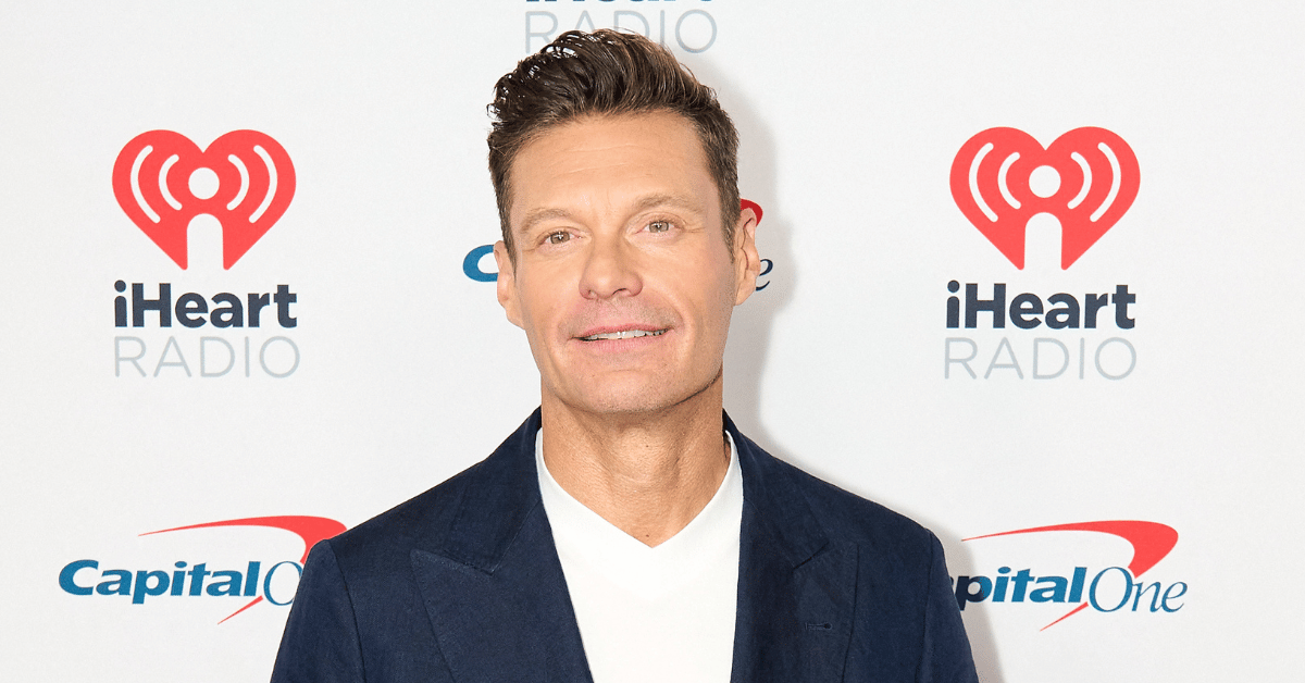 Ryan Seacrest Merchandise: Must-Have Collectibles for Fans of the Star 9 - Ita Bag World ryan seacrest attempts to calm wheel of fortune anxieties 1719599763327 - Ita Bag World